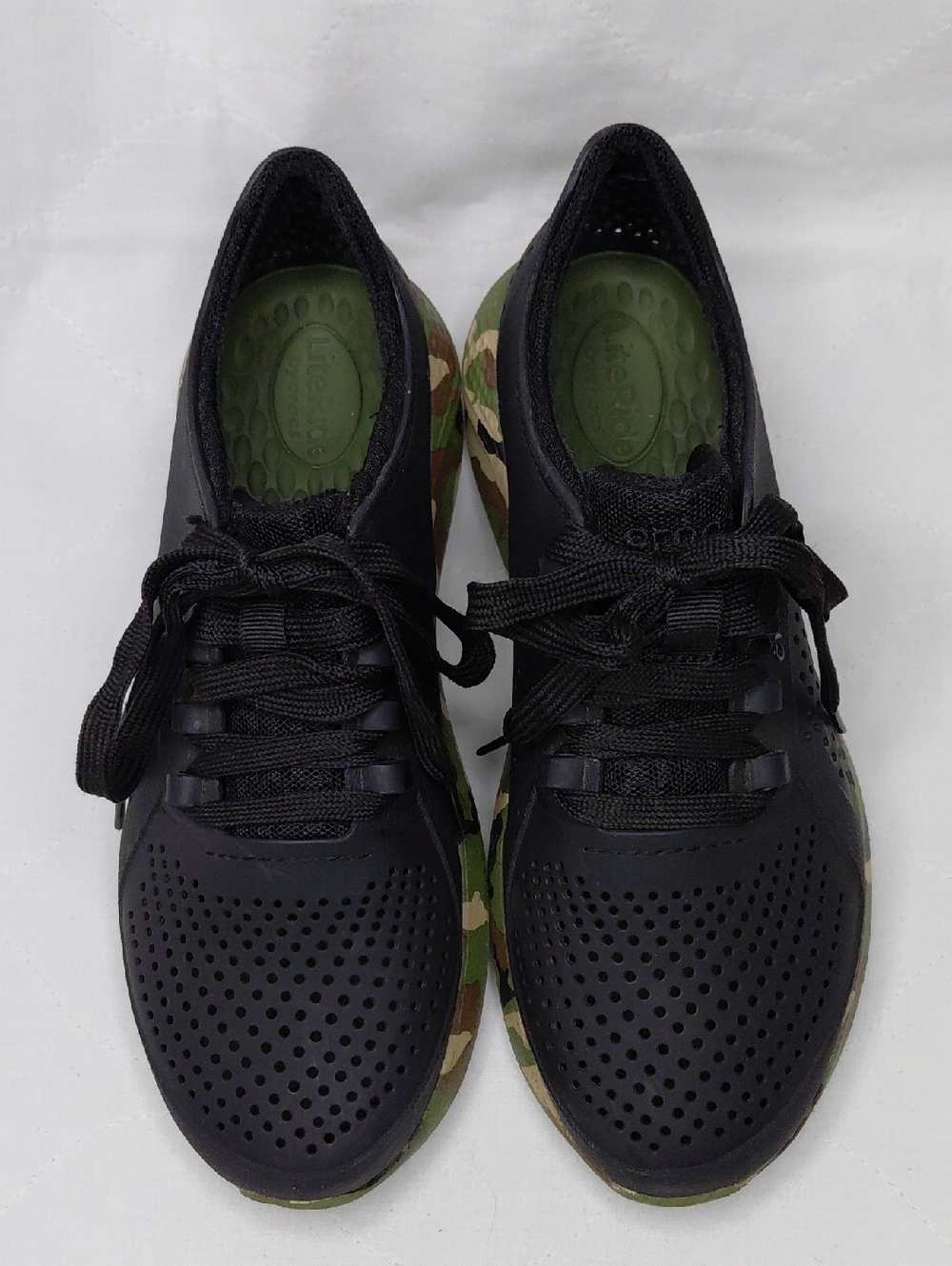 Crocs Women's LiteStride Pacer Camo Sneakers Sz7